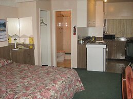 Airport Inn Motel & RV Park