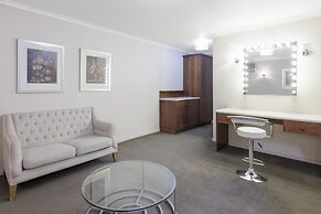 Elizabethan Lodge