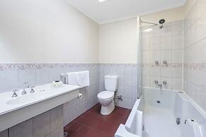 Elizabethan Lodge