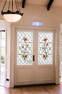 Elizabethan Lodge