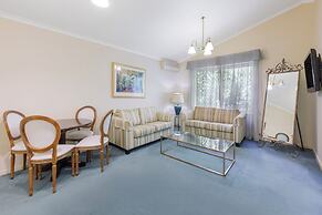 Elizabethan Lodge