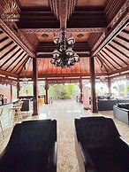 Chrome Hotel & Resort Solo