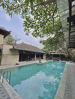 Chrome Hotel & Resort Solo