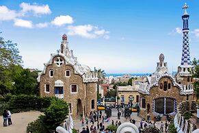 Large Guell Apartment