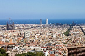 Large Guell Apartment