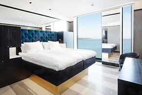 Vox Hotel