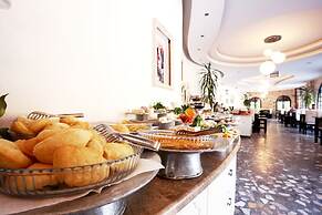 The PINEHILL Hotel & Suites