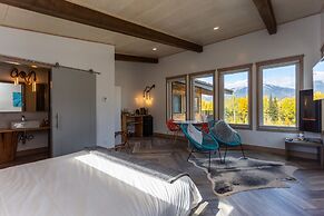 Blackstone B&B