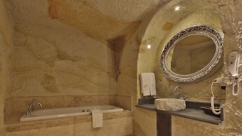 Golden Cave Suites