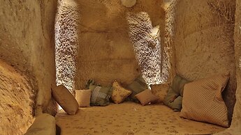 Golden Cave Suites