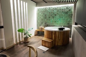 Hotel Black Tower Premium