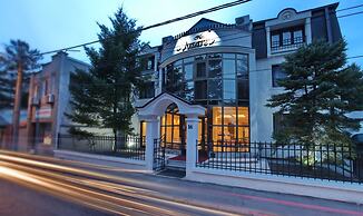 Hotel Vozarev