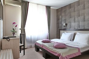Hotel Vozarev