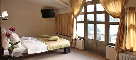 Hotel Vozarev