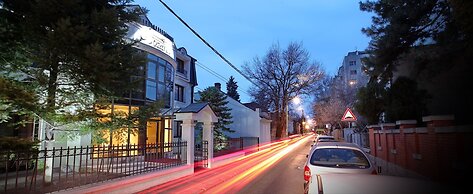 Hotel Vozarev