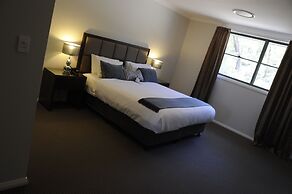 Riverside Oaks Golf Resort