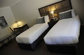 Riverside Oaks Golf Resort