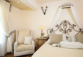 Villa Isabella Studios & Suites