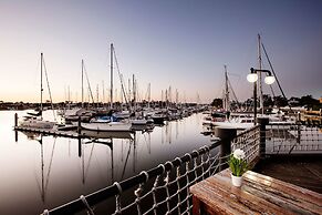Nightcap at Kawana Waters Hotel