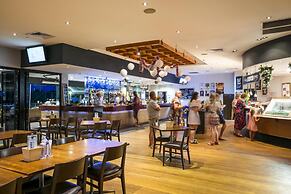 Nightcap at Kawana Waters Hotel