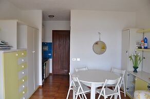 Villaggio Est