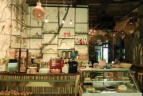 The Happy 8 Retreat @ Old Town