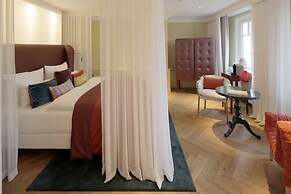 LA Maison Hotel
