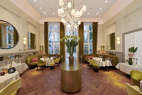 LA Maison Hotel