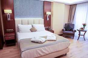 Grand Aras Hotel & Suites