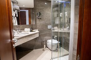 Grand Aras Hotel & Suites