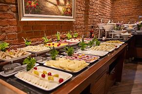 Grand Aras Hotel & Suites