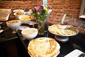 Grand Aras Hotel & Suites
