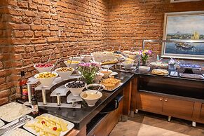 Grand Aras Hotel & Suites