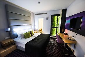 Eyal Hotel