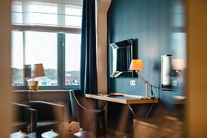 Marina Club Hotel