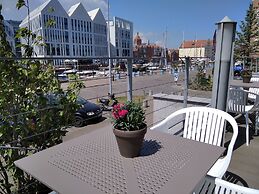 Marina Club Hotel