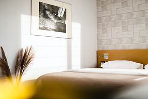 Marina Club Hotel