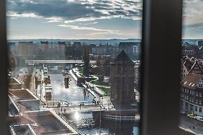 Marina Club Hotel