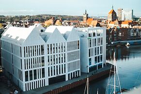 Marina Club Hotel