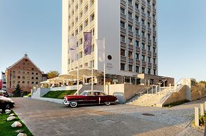 Marina Club Hotel