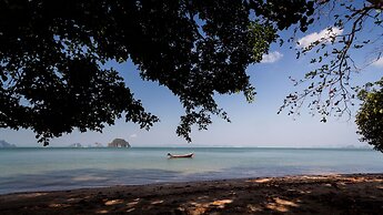 Villa Thalanena By The Beach