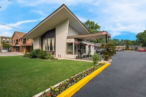 Knights Inn Burlington, ON