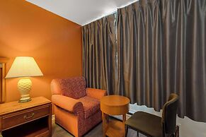 Knights Inn Burlington, ON