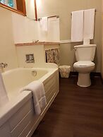 Holiday Motel & RV Resort