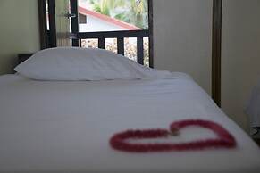 Pelican Beachfront Hotel