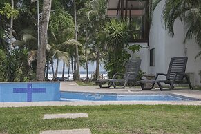 Pelican Beachfront Hotel