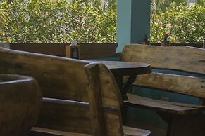 Pelican Beachfront Hotel