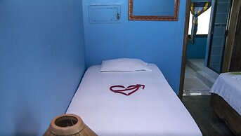 Pelican Beachfront Hotel
