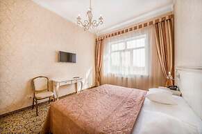 Hotel Chekhov
