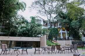 West Wood Hotel